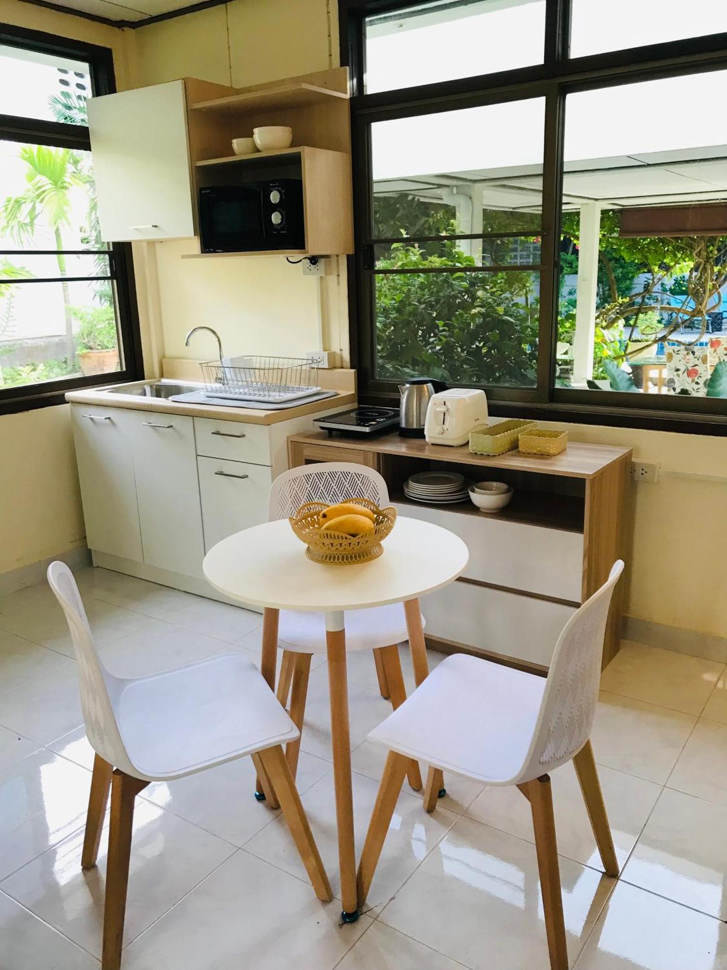 民宿 Master Bedroom With Private Bathroom And Kitchen *